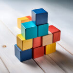 Kita-Entwicklung Bunte quadratische Holzklötze gestapelt auf weißem Holzboden